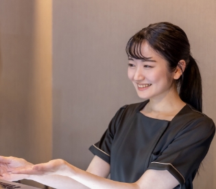 施術前の受付イメージ